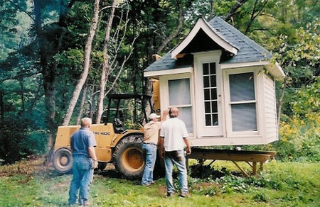 house-on-forklift house-on-forklift